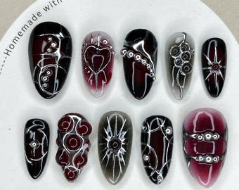 Unghie gotiche a pressione: nail art fatta a mano con perline 3D rosse, nere e argentate