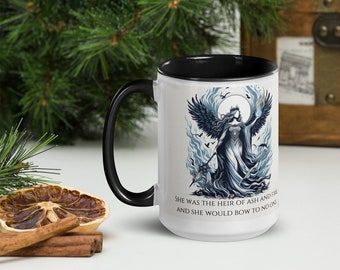 Taza de cerámica inspirada en Sarah J. Maas, regalo ideal para amantes de los libros de fantasía.