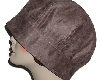 FAUX SUEDE BURGUNDY BERET WITH FAUX LEATHER BAND