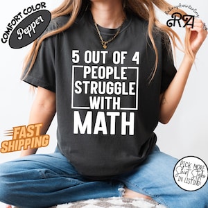 Maglietta &quot;5 persone su 4 hanno difficoltà con la matematica&quot;, maglietta per amanti della matematica, maglietta per insegnanti di matematica, maglietta per la matematica, regalo per insegnanti di matematica, maglietta per apprezzare la matematica degli insegnanti