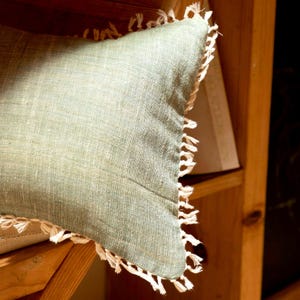Federa in cotone verde tessuta a mano con frange, piccola fodera in tessuto messicano tinto naturalmente, fodera per cuscino in cotone, federa decorativa