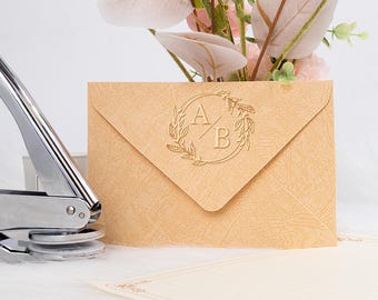 Embosseur pour mariage personnalisé, Embosseur monogramme personnalisé, Embossage des initiales personnalisées, Embosseur pour faire-part, Embosseur pour serviettes de table