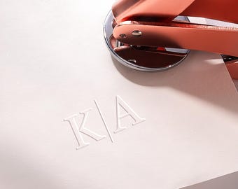 Embosseur pour mariage personnalisé, Embosseur monogramme personnalisé, Embossage des initiales personnalisées, Embosseur pour faire-part, Embosseur pour serviettes de table