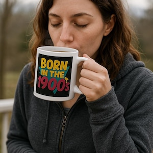 Geboren in den 1900er Jahren Becher - 90er Jahre Retro Kaffeetasse, lustiges Geburtstagsgeschenk, nostalgische Keramiktasse, bunte Tasse im Vintage-Stil für Männer & Frauen 325 ml