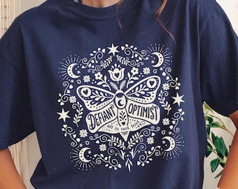 Camiseta Defiant Optimist Luna Moth, Camiseta Comfort Colors Hopecore Folk Art, Camiseta All Is Not Lost Subtle Protest, Regalo para activistas feministas FDT