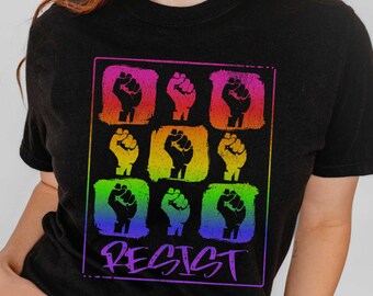 Camiseta de protesta "Orgullo, Resistencia al Fascismo, Puño en Alto", con colores cómodos y grafiti de resistencia, ideal para simpatizantes LGBTQ de izquierdas anti-Trump.