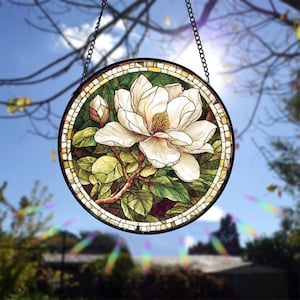 Witte magnolia glas-in-lood suncatcher, bloemraam hangend, moeder geboorte bloem suncatcher, cadeaus voor tuinliefhebbers en natuurliefhebbers
