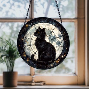月と黒猫のステンドグラスのサンキャッチャー、猫ママのための月の黒猫のサンキャッチャー、猫のガラス窓吊り下げギフト、猫好きへのギフト