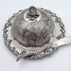 Antique Silver Plated Caviar /Butter Serving Dish, Glass Insert Plate, Lid, Knife, 46 Wm.A.Rogers, Old English Reproduction, Made in England