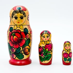 Vintage Wooden Matryoshka Doll Handpainted Traditional Russian Folk Art, Set of three stacking dolls, nesting dolls, Made in the USSR, 1990