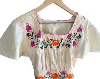 Vintage 1970s Embroidered Floral Peasant Cotton Hippie Shirt S/M