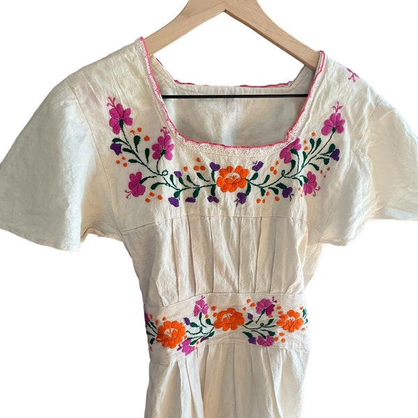 Vintage 1970s Embroidered Floral Peasant Cotton Hippie Shirt S/M