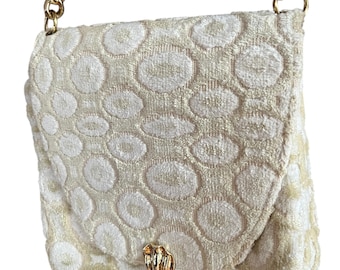 Bolso de noche vintage H.L. U.S.A. con cadena dorada abstracta y alfombrada, años 60