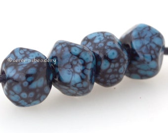 4 BLACK TURQUOISE NUGGETS - Lampwork Glass Beads - Tiny Glass Rock - Glass Nugget Beads - taneres sra - faceted black bead