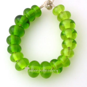 Set di 6 perline graduate color VERDE ERBA - Distanziatori in vetro lavorato a lume - Rondelle a ciambella fatte a mano da 8 a 10 mm, chiare, medie o scure