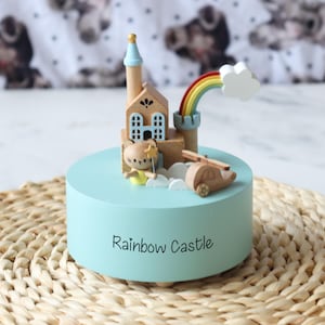 Caja de música de madera personalizada/caja de música con nombre tallado/regalo para baby shower/caja de música personalizada/Castillo arcoíris