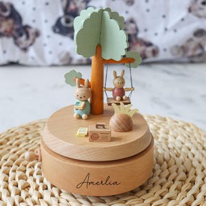 Caja de música de madera personalizada/caja de música con nombre tallado/regalo para baby shower/caja de música personalizada/conejito balanceándose