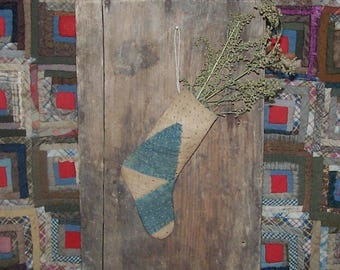 Calcetín navideño pequeño de estilo rústico hecho con una colcha antigua con ESTRELLAS #11
