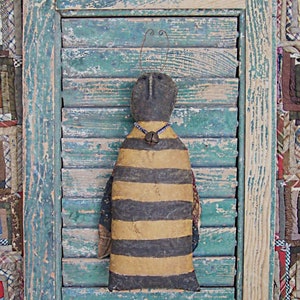 Primitive Bee Doll Large Choice of ONE Bee Hand Painted Honey Bee, Cottagecore Farmhouse Bumblebee Decor Ready to Ship image 3