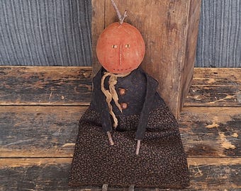 Muñeca calabaza primitiva, adorno rústico de armario de granja, muñeca de niña hecha a mano para estante