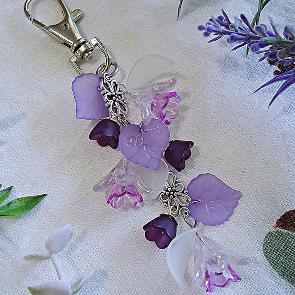 Dije para bolso, flores moradas, pétalos blancos, flor plateada, cierre giratorio, llavero, tirador de cremallera, dije para bolso, lirio de los valles, tulipán