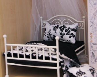 1:12 Scale Vintage Bed with Floral Bedding, Retro Dollhouse Furniture, Elegant Bedroom Decor for Collectors, Birthday Gift for Friend