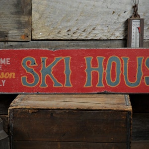 Ski House Wood Sign, Custom Welcome Family Last Name Gift, Personalized Ski Lodge Decor - Rustic Hand Made Vintage Wooden Sign Decoration