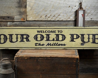Our Old Pub Holzschild, personalisierter Familienname Hausbar Dekor, Distressed Willkommensschild, Pub Schild - rustikales individuelles Holzschild für Pubs
