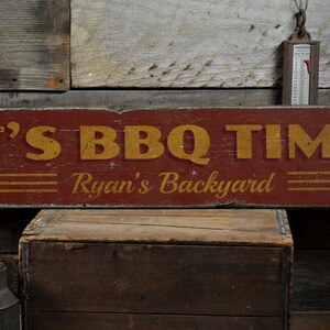 It&#39;s BBQ Time Wood Sign, Custom Backyard Barbecue Grill Master Name Gift, Kitchen Decor - Rustic Hand Made Vintage Wooden Sign Decor