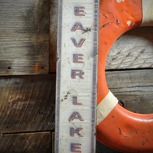 Vertikales See-Hausschild - rustikales handgemachtes Vintage Holzschild