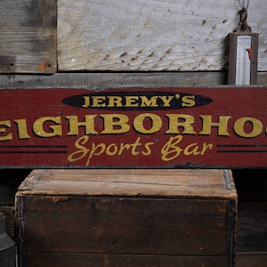 Enseigne de bar des sports, enseigne de bar de quartier, décoration de bar personnalisée, cadeau pour propriétaire de bar, enseigne de bar rustique, cadeau de bar, enseigne en bois vintage faite main