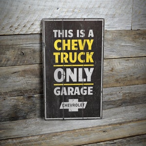 Chevy Truck Initial Schild, rustikales Schild für die Garage, Garagenwanddekor, Geschenke für die Männerhöhle, rustikales Holzschild, alt aussehendes Schild - Handgemachtes Holzschild