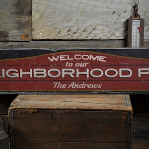 Enseigne en bois Bienvenue dans notre pub de quartier, nom de famille familial personnalisé, cadeau déco pour bar à la maison - Décorations d'enseigne en bois vintage rustiques faites à la main