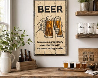 Może przedstawiać: Prostokątny szyld ścienny z postarzanym kremowym tłem, zawierający słowo BEER czarnymi literami nad ilustracją dwóch dłoni wznoszących toast kuflami piwa. Tekst brzmi, because no great story ever started with someone eating a salad.