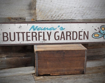 Letrero de mariposas para jardín, letrero con nombre personalizado, jardín de polinizadores, decoración de jardín, regalo para jardineros, letrero rústico para jardín - Letrero de madera hecho a mano