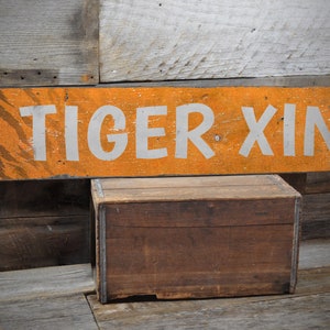 Tiger Crossing Sign, Tiger Sign, Tiger Decor, Kids Room Sign, Animals Sign, Safari Themed Decor, Zoo Wall Sign - Distressed Wall Sign