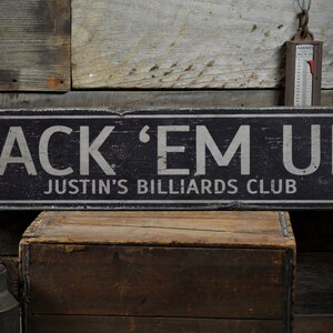 Letrero de madera "¡A por todas!", letrero personalizado para club de billar, letrero con nombre para la cueva del hombre, decoración para sala de juegos - Letrero rústico vintage de madera hecho a mano