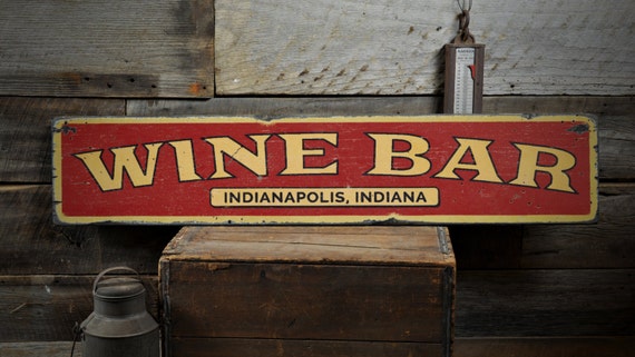 Insegna in legno per enoteca, insegna personalizzata con nome di città e stato, regalo per gli amanti del vino, decorazione per cantina - Decorazione rustica in legno vintage fatta a mano