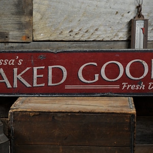Placa de madeira para produtos assados, placa personalizada com nome de padeiro, decoração de cozinha para assar guloseimas frescas diariamente - decoração rústica de placa de madeira vintage feita à mão