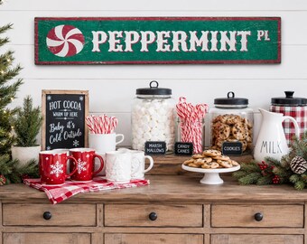Insegna Peppermint Place, insegna stradale natalizia personalizzata, insegna in legno rustica effetto invecchiato con motivo bastoncino di zucchero per la decorazione della cucina durante le festività.