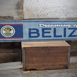 Letrero "Soñando con Belice", decoración con la bandera de Belice, decoración beliceña para el hogar, regalos beliceños, letrero rústico de madera, hecho a mano - Letrero de madera envejecida