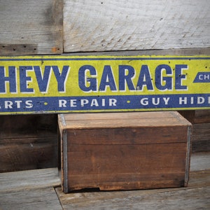 Chevy Garagenschild, Chevy Reparaturschild, Chevy Teile Schild, Chevy Guy Hideout, Chevy Garage Geschenk, rustikales Garagenschild - handgemachtes Holzschild