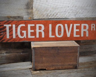 Tiger Lover Sign, Tiger Sign, Tiger Decor, Kids Wall Sign, Animals Sign, Zoo Themed Decor, Old Look Sign - Quality Wooden Sign