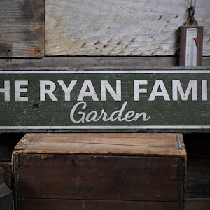 Family Garden Sign, Custom Garden Sign, Wooden Garden Decor, Garden Lover Gift, Gardener Gift, HandMade Vintage Wooden Sign Decoration