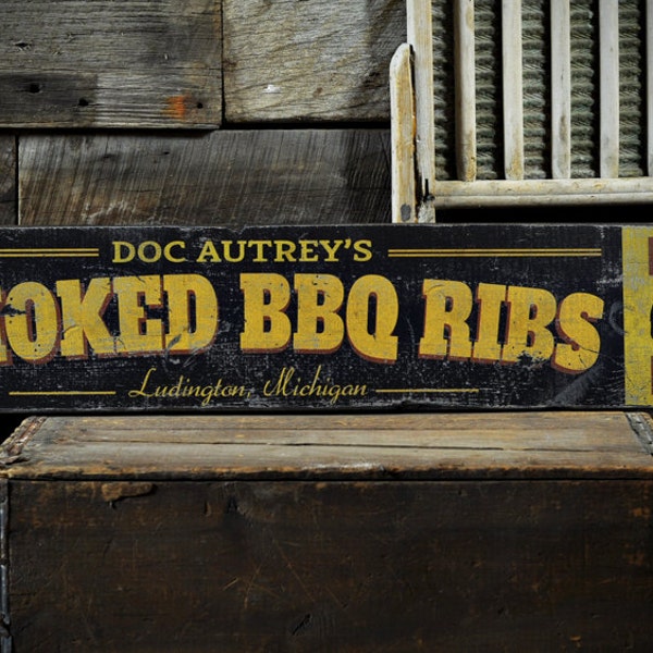 Placa personalizada de cidade e estado com costelas defumadas para churrasco - rústica feita à mão, vintage, de madeira