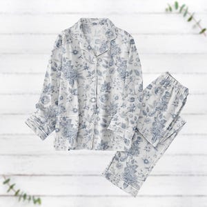 Retro Blue Floral Pajamas Set, Vintage Flowers Women Pajamas, Botanical Loungewear, Soft Garden Flower Sleepwear Shirt, Halloween Gifts
