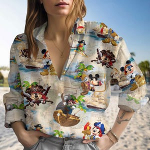 Disney Micky Maus Piraten Schatzkarte Leinenlook Shirt, Micky Maus Button Up Shirt, Disneyland Sommer Shirt, Disney World Frauen Bluse