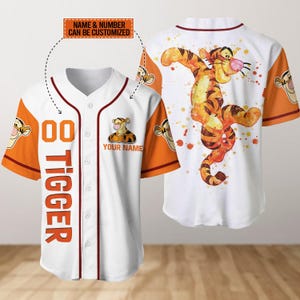 Camiseta de béisbol personalizada de acuarela de Tigger y Winnie the Pooh, camiseta personalizada de Disney, camiseta deportiva de dibujos animados para vacaciones familiares, regalo para fanáticos de Mickey