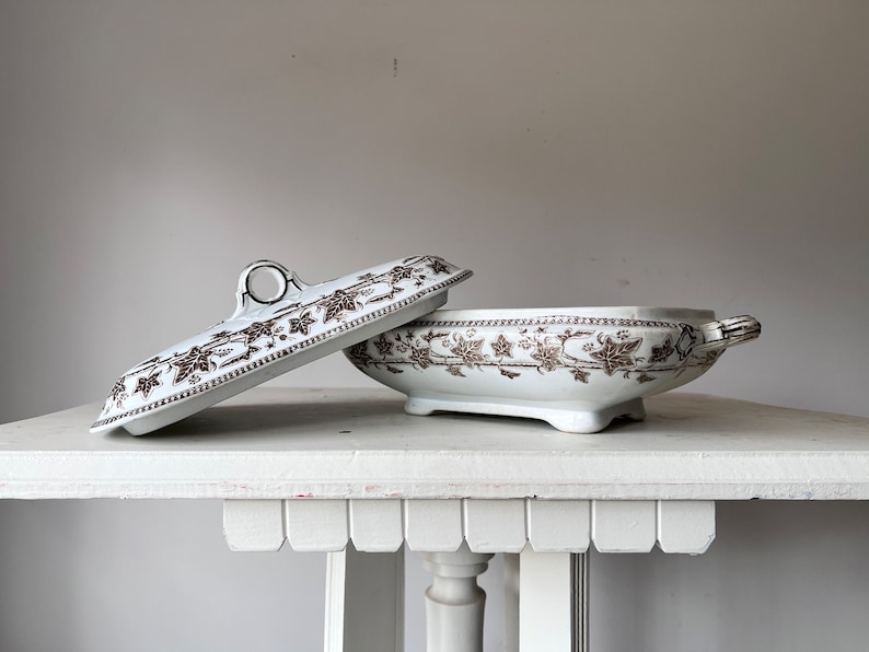 Foley Potteries Ivy Covered Vegetable Dish image 2