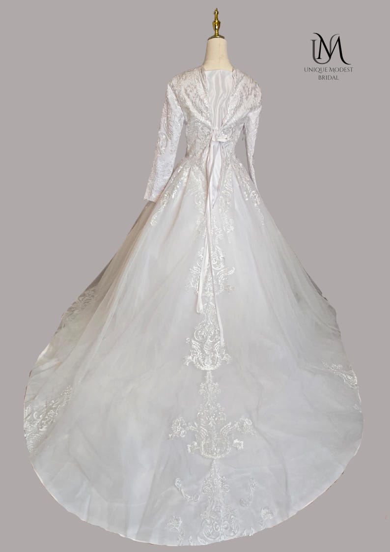 Timelessa - Elegant Modest Wedding Dress / Bridal Gown image 5